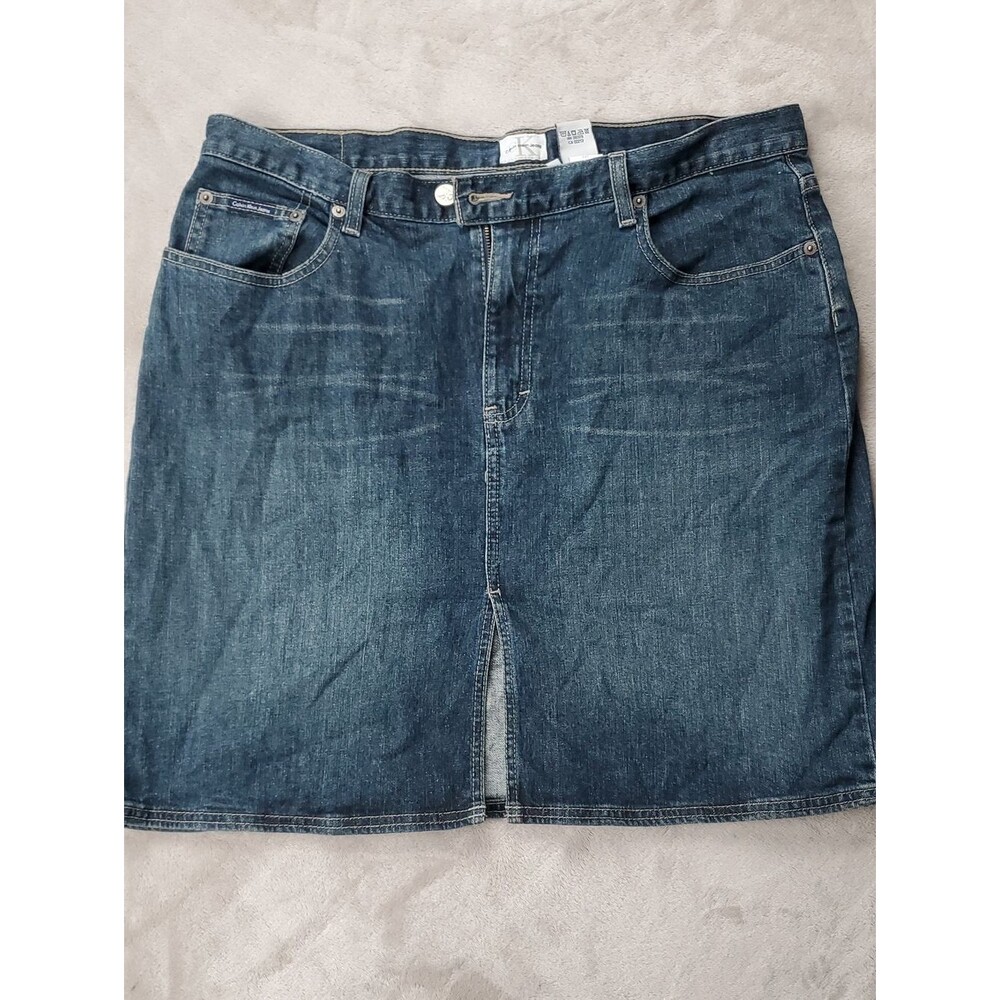 Calvin Klein | Women's Size 14 | Vintage Pencil Denim Skirt | Faded Blue